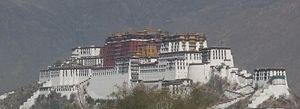 Le Palais de Potala fut construit par le 5e dalaï-lama, au XVIIe siècle