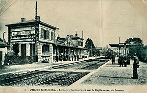 Risse 16 - Villers-Coterets - La gare - Vue intérieure avec le Rapide venant de Soissons.jpg