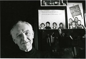 Robert Doisneau, photographié par Bracha L. Ettingerdans son studio de Montrouge, en 1992
