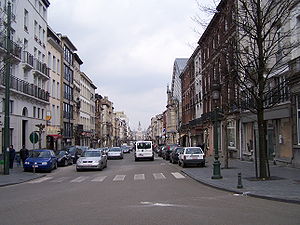 La rue Royale Sainte-Marie et l'hôtel communal dans le fond