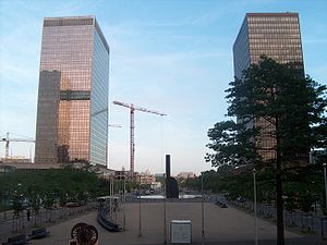 Le boulevard Simon Bolivar et les tours WTC II & III
