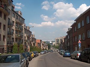 La rue Henri Evenepoel en direction de l'avenue Jacques Georgin
