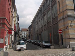 La rue de la Constitution et les Halles de Schaerbeek sur la droite