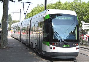 Rame du tramway de Nantes entre les stations Duchesse-Anne et Bouffay