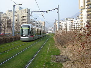 Rame du tramway de Grenoble au terminus de la ligne B