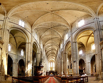 Basilique St Maximim La Sainte Baume.jpg