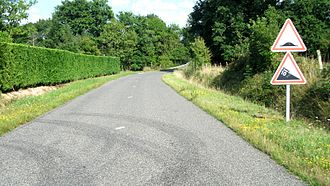 Exemple d’utilisation du panneau A16 sur une route départementale