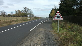 Exemple d’utilisation du panneau A15a2 sur une route de montagne