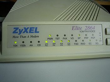 ZyXEL Elite 2864 gros plan.jpg