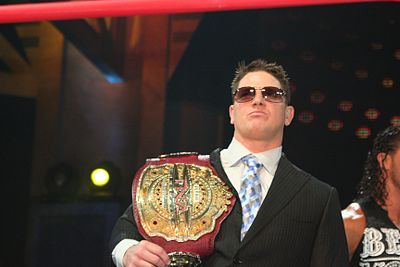 AJ Styles avec la ceinture de Television