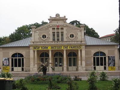 Pavillon populaire à Montpellier, accueillant une exposition des photographies de Weegee (juin-septembre 2008)