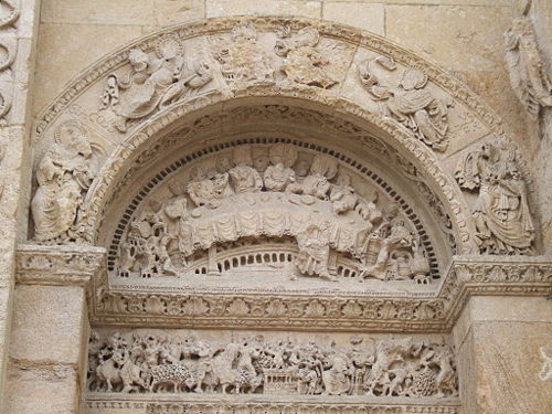 Abbaye de Charlieu petit portail.JPG