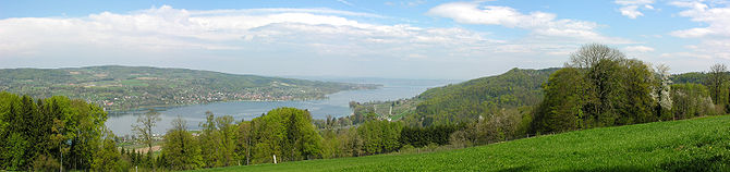 le lac désigne la frontière avec l'Allemagne