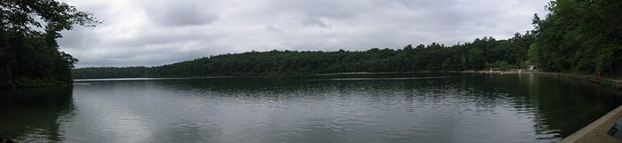 L'étang de Walden, espace naturel protégé, en juillet 2005.