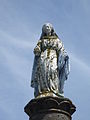 Statue sur la colonne à Aigues-Vives, Ariège.jpg