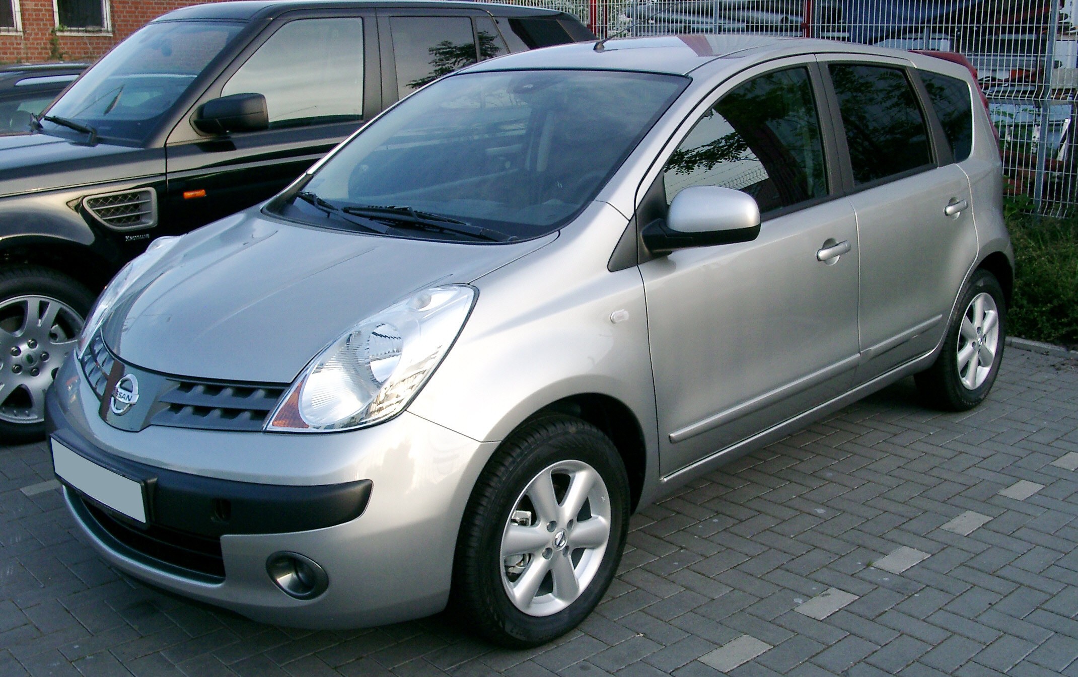 Nissan note черный