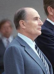 100px légende=François Mitterrand le 2 juin 1984 lors des commémorations du 40e anniversaire du Jour J