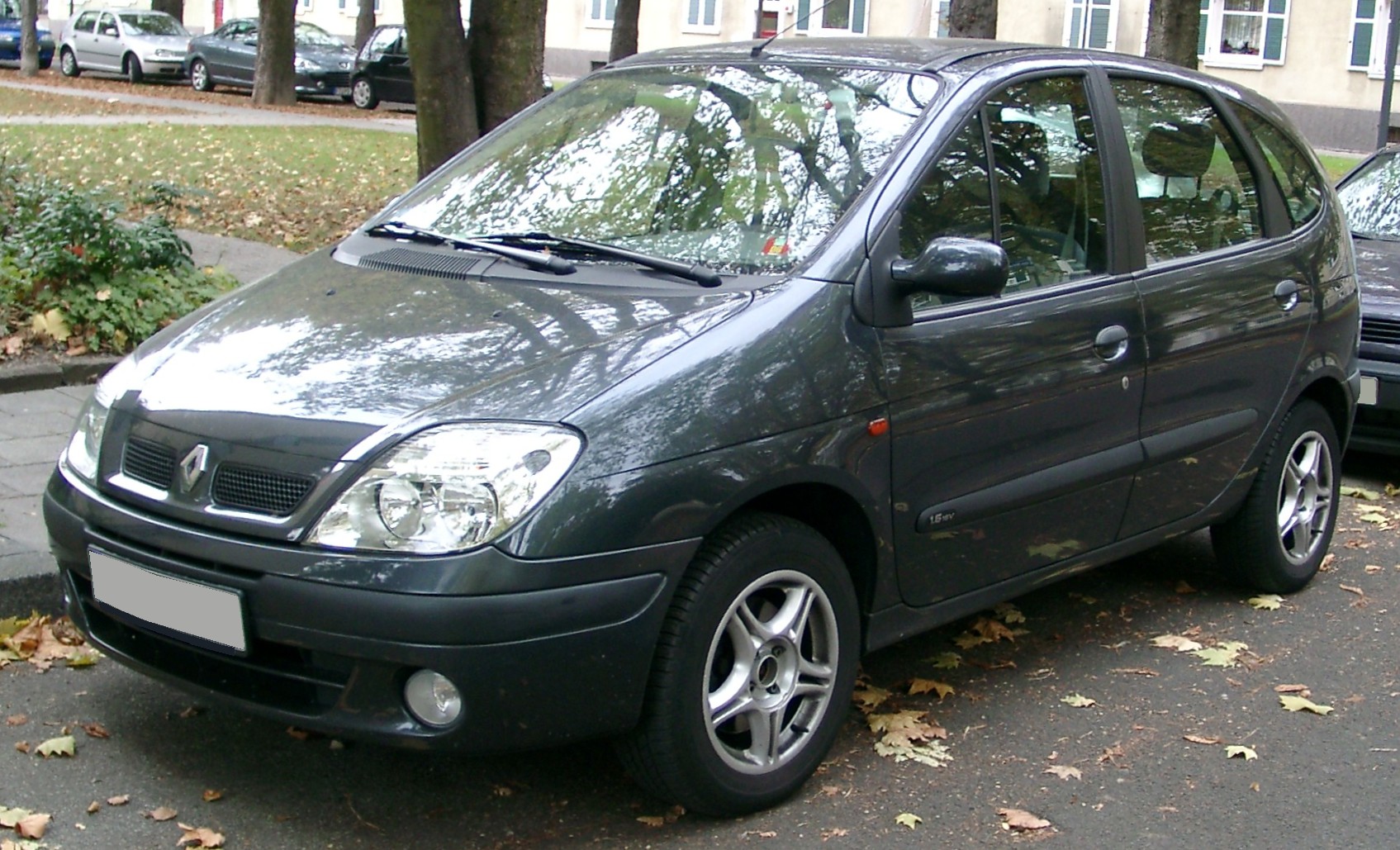 Fichier:Renault Scénic III Phase I Atacamabeige.JPG — Wikipédia